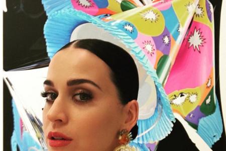 Ein Selfie im Museum: Katy Perry scheint die Ausstellung zu gefallen Ein Selfie im Museum: Katy Perry scheint die Ausstellung zu gefallen