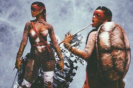 Sexy Schildkröte: Zum vergangenen Halloween verkleidete sich Rihanna (27) nicht etwa als Hexe oder Vampir, sondern ausgerech... Sexy Schildkröte: Zum vergangenen Halloween verkleidete sich Rihanna (27) nicht etwa als Hexe oder Vampir, sondern ausgerech...