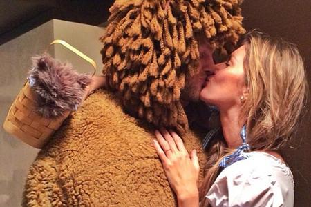 Gisele Bündchen (35) und Tom Brady (38) dagegen mögen es kuscheliger und ließen Dorothy und den feigen Löwen aus 