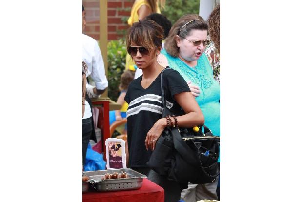 Da guckt aber jemand mehr als missmutig drein! Hollywood-Star Halle Berry war am Wochenende in Los Angeles auf einem...