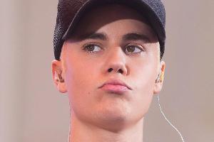 Justin Bieber kifft auf der Bühne