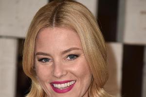 Elizabeth Banks führt bei "Pitch Perfect 3" Regie