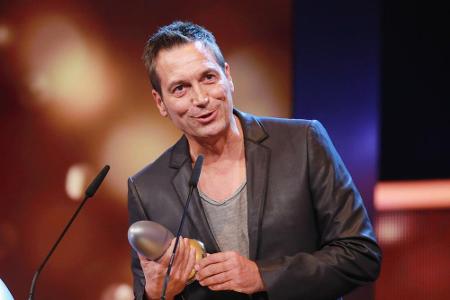 Der beste Komiker des Jahres mit seinem Preis: Dieter Nuhr