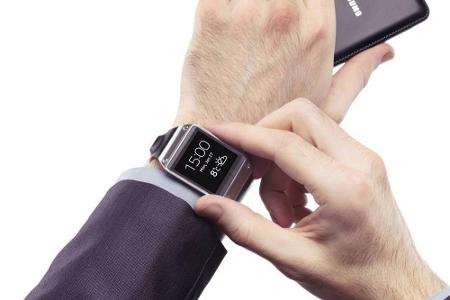 Smartwatch-Träger sind überdurchschnittlich gebildet und karriereorientiert - und männlich Smartwatch-Träger sind überdurchschnittlich gebildet und karriereorientiert - und männlich