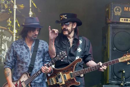 Phil Campbell (l.) und Lemmy Kilmster beim Motörhead-Auftritt auf dem Glastonbury-Festival 2015