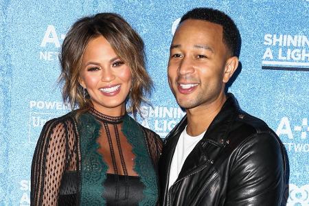 John Legend lud zur Überraschungs-Party für seine Frau Chrissy Teigen John Legend lud zur Überraschungs-Party für seine Frau Chrissy Teigen