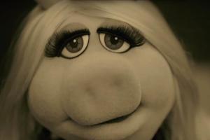 Miss Piggy imitiert Adele
