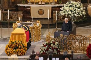 "Verlust eines Giganten": Trauerfeier für Helmut Schmidt in Hamburg