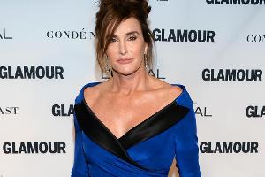 Caitlyn Jenner kann sich als Frau ausweisen