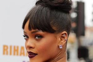 Rihanna gibt Eilbestellung im Fetisch-Shop auf