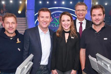 Richy Müller, Jens Riewa, Carolin Kebekus, Moderator Günther Jauch und Martin Rütter (v.l.n.r.) versuchen sich an der Million Richy Müller, Jens Riewa, Carolin Kebekus, Moderator Günther Jauch und Martin Rütter (v.l.n.r.) versuchen sich an der Million