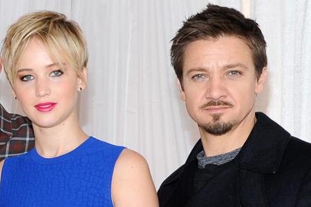 Jennifer Lawrence und Jeremy Renner bei einem gemeinsamen Auftritt für ihren Film Jennifer Lawrence und Jeremy Renner bei einem gemeinsamen Auftritt für ihren Film