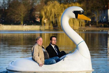 Thiel (Axel Prahl) und Boerne (Jan Josef Liefers) ermitteln in der psychiatrischen Anstalt 