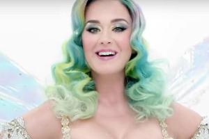 Katy Perry schlüpft für H&M in die Rolle der sexy Weihnachtsfee