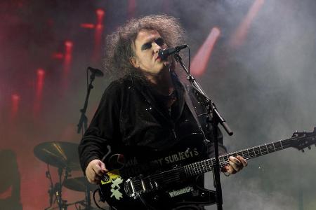Sänger Robert Smith und seine Kollegen von The Cure geben 2016 auch sechs Konzerte in Deutschland Sänger Robert Smith und seine Kollegen von The Cure geben 2016 auch sechs Konzerte in Deutschland