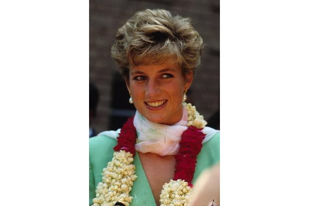 ...Charlottes Großmutter Diana wurde im Jahr 1961 ebenda getauft. Es scheint ganz so, als wünschte sich der stolze Papa Prin...