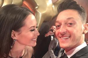 Mandy Capristo und Mesut Özil verliebt beim Bambi