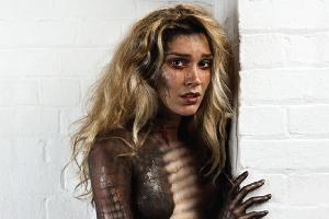 Joss Stone: Nackte Haut gegen Reptilienleder