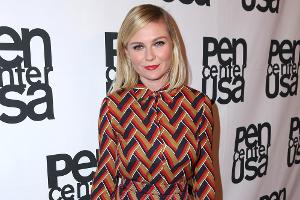 Kirsten Dunst im braven Retro-Look
