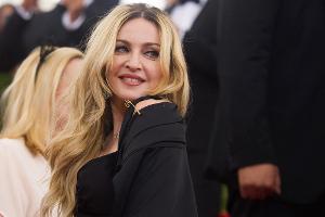 Bei der diesjährigen MET-Gala hielt sich Madonna, die sonst immer für skandalöse Auftritte zu haben ist, zurück