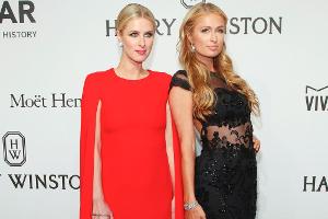 Nicky (l.) und Paris Hilton sind unzertrennlich - wie hier auf der amfAR Gala in New York - natürlich wird Paris ihre Schwes...