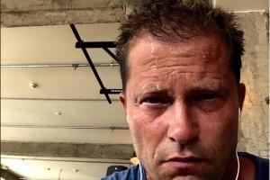 Auch wenn er nicht genau verrät, was er gemacht hat, dass es ein hartes Training für Til Schweiger war, wird bei diesem Schn...