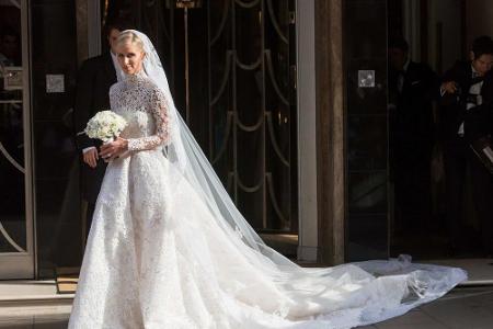 Gefährlich langer Schleier: Nicky Hilton in ihrem Hochzeitskleid