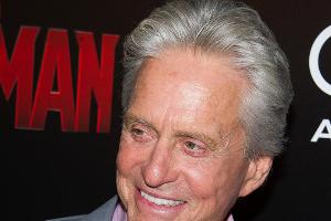 Michael Douglas: So verarbeitet er den Tod seiner Mutter