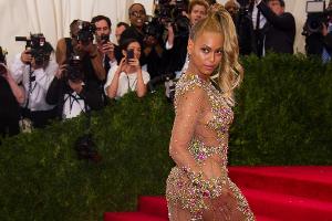 Beyoncé Knowles ist eine Powerfrau, die ihren eigenen Weg geht - wie hier mit hauchdünnem, fast durchsichtigen Dress bei der...