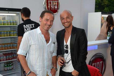 John Friedmann (li.) und Peyman Amin genossen den lauen Sommerabend in München