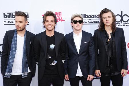 Der werdene Vater Louis Tomlinson (2.v.l.) mit seinen Band-Kollegen Der werdene Vater Louis Tomlinson (2.v.l.) mit seinen Band-Kollegen