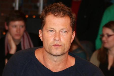 Til Schweiger legt sich mit seinen Facebook-Followern an Til Schweiger legt sich mit seinen Facebook-Followern an