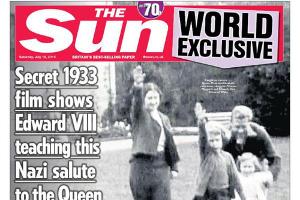 Aufnahmen zeigen die Queen mit Hitlergruß