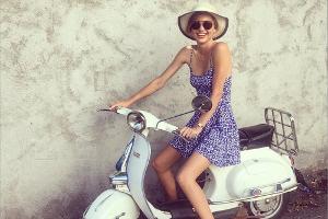 Miranda Kerr weiß, was bei Hitze hilft: Abkühlung im Fahrtwind