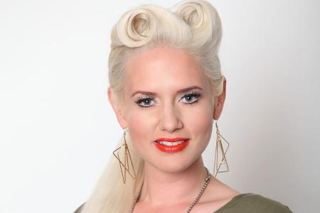 Sarah Knappik hat keine Geduld bei Knochenbrüchen Sarah Knappik hat keine Geduld bei Knochenbrüchen