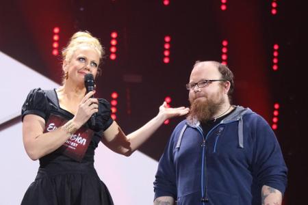 Der Moment des Rückzugs: Andreas Kümmert teilt Barbara Schöneberger mit, dass er nicht zum ESC antritt Der Moment des Rückzugs: Andreas Kümmert teilt Barbara Schöneberger mit, dass er nicht zum ESC antritt