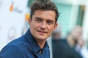 Hollywood-Star Orlando Bloom besucht Flüchtlinge in Mazedonien