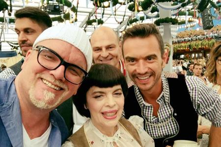 Natürlich darf auch DJ Ötzi auf der Wiesn nicht fehlen, ebenso wenig wie sein Song 