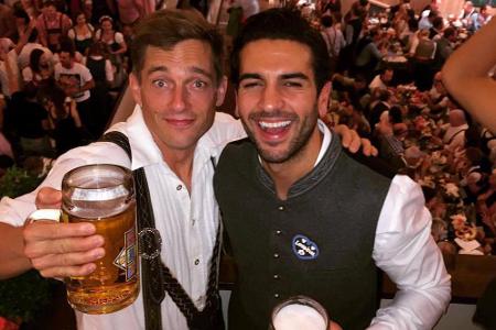 Elyas M'Barek und Volker Bruch Arm in Arm