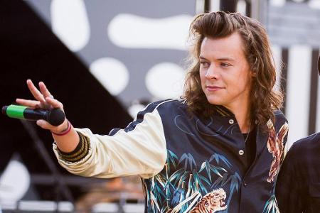 Harry Styles scheint dieses Jahr kein Glück auf der Bühne zu haben Harry Styles scheint dieses Jahr kein Glück auf der Bühne zu haben