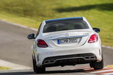 Vier Endrohre als Soundverstärker für das V8-Triebwerk