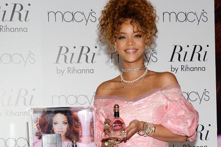 So richtig dufte war Rihannas Outfit nicht, in dem sie ihr neues Parfüm präsentierte