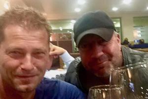 Til Schweiger: Ein Prosit auf den Drehschluss