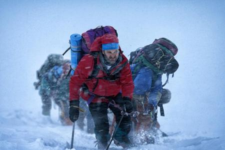 Rob Hall (Jason Clarke, M.) kämpft sich den Mount Everest hoch Rob Hall (Jason Clarke, M.) kämpft sich den Mount Everest hoch