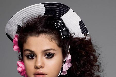 03 Selena httpswww.facebook.comVMagazine 10982474_10152815933755805_2146159453398349214_n.jpg