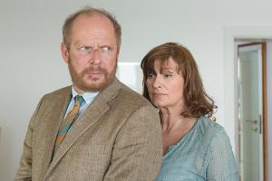 "Der Liebling des Himmels": Dr. Magnus Sorel (Axel Milberg) und seine Patientin Masha Kovacevic (Andreja Schneider) kommen s...