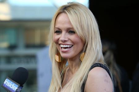 Pamela Anderson bringt vegane Schuhe und Taschen auf den Markt Pamela Anderson bringt vegane Schuhe und Taschen auf den Markt