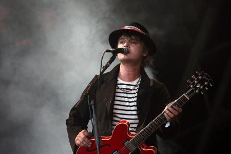 Pete Doherty bei einem Auftritt seiner Band The Libertines auf dem Glastonbury Festival 2015