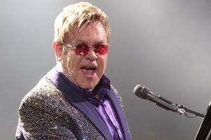 Elton John freut sich auf ein persönliches Treffen mit Putin