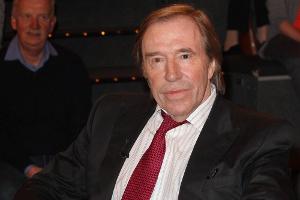 Günter Netzer und Co: So denken die Stars über das Auto von morgen
